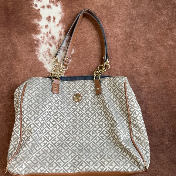 Tommy Hilfiger purse - like NEW! - Picture 1 of 3